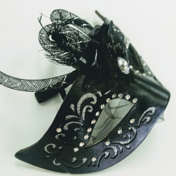 👁 Vintage Styled Veiled Masquerade Mask - Picture 3 of 6